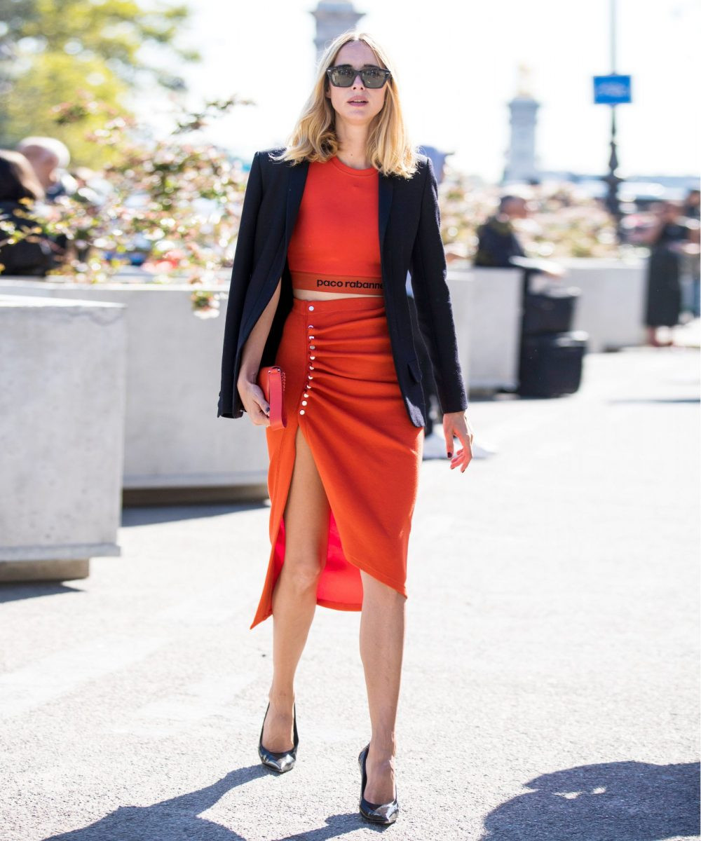 Nâng tầm set áo croptop chân váy bút chì với blazer thanh lịch cho công sở