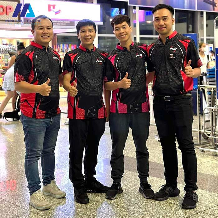 Áo đồng phục thi đấu bida giải Maldives Open với thiết kế cổ tàu, phối màu đen đỏ độc đáo