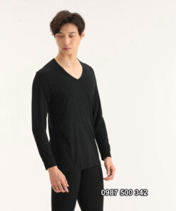 Áo giữ nhiệt nam Uniqlo Heattech cổ tim màu đen, thiết kế mỏng nhẹ, thoải mái khi kết hợp cùng áo sơ mi công sở