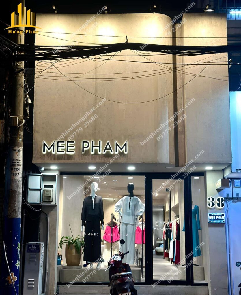 Bảng hiệu đẹp cho shop quần áo nữ với thiết kế độc đáo và chất liệu cao cấp