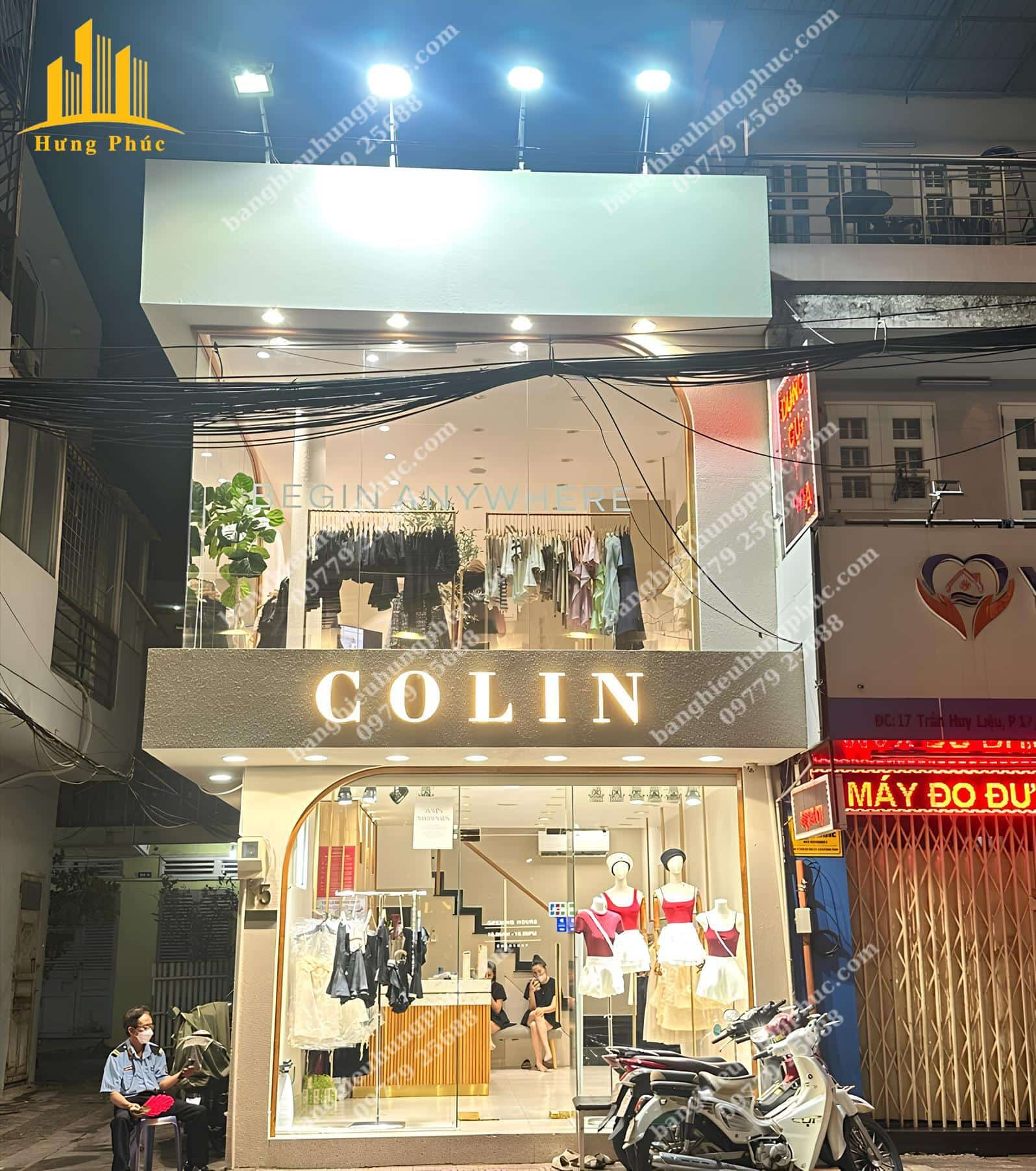 Biển hiệu shop quần áo nữ với chữ nổi Inox sáng mặt, mang vẻ đẹp sang trọng và chuyên nghiệp