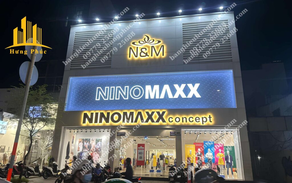 Biển hiệu thời trang nữ phong cách boutique với chữ nổi và ánh sáng dịu nhẹ