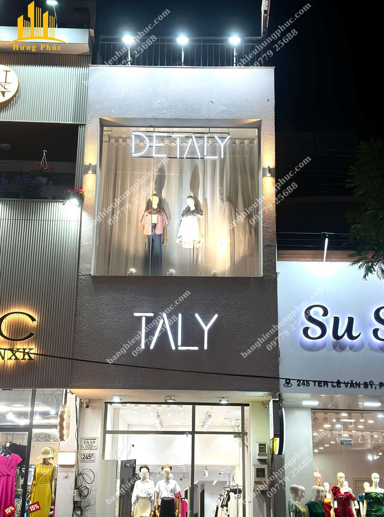 Biển quảng cáo shop quần áo nữ với thiết kế thanh lịch, thu hút khách hàng