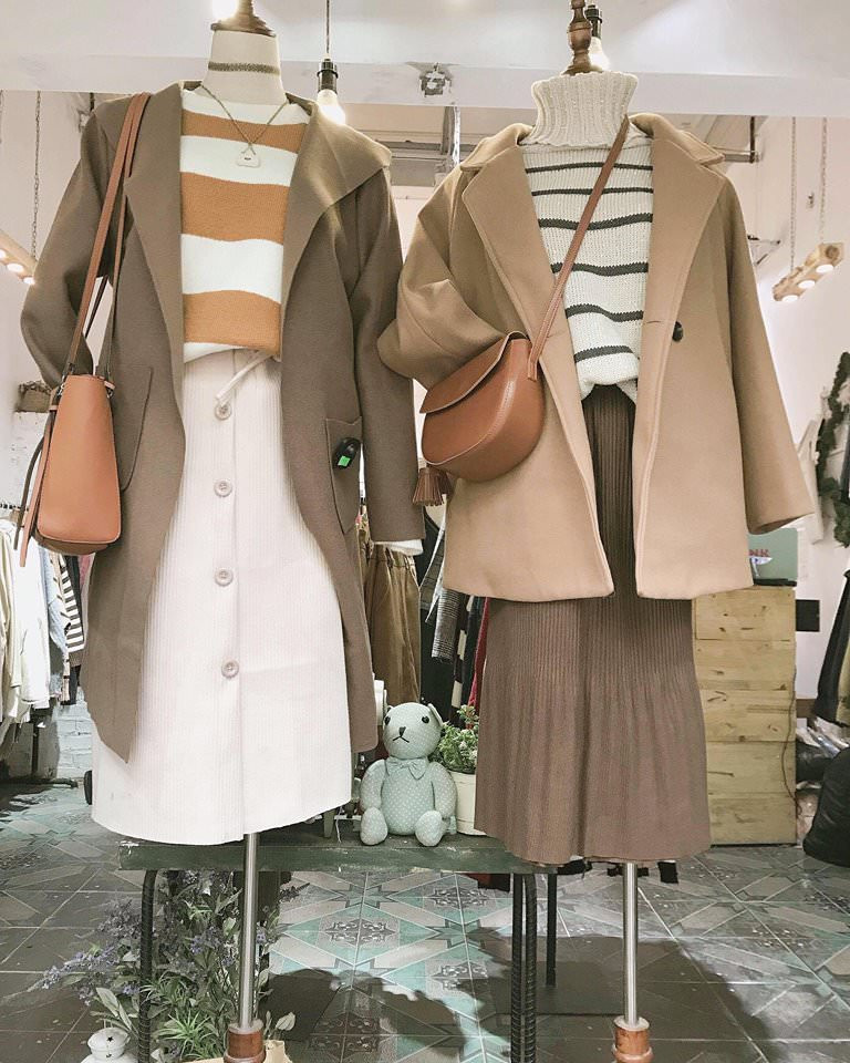 Blink Shop Đặng Văn Ngữ với mẫu váy voan hoa nhí phong cách vintage thanh lịch