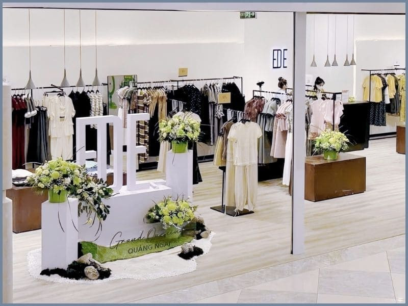 Đầm công sở thanh lịch, tinh tế với gam màu trung tính từ Eva de Eva, giúp quý cô tỏa sáng với vẻ đẹp sang trọng và chuyên nghiệp