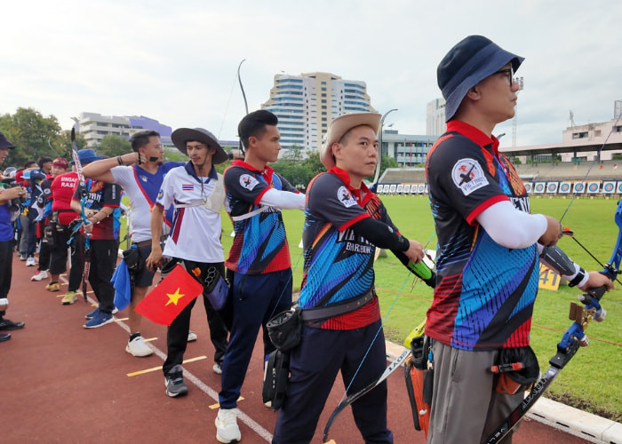 Đội tuyển bắn cung Việt Nam trong trang phục đồng phục Hải Anh, thể hiện sự chuyên nghiệp và đoàn kết.