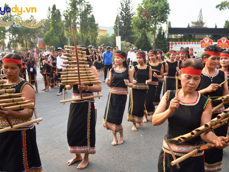 Hoa văn thổ cẩm độc đáo trên trang phục truyền thống của người dân Tây Nguyên