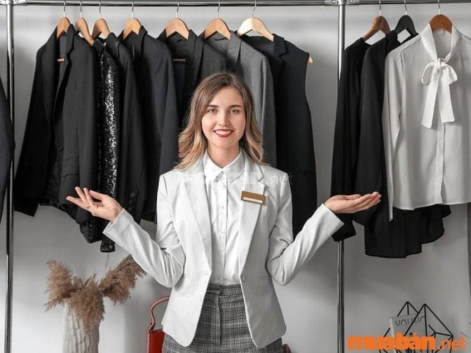 Kinh nghiệm làm việc trong ngành bán hàng thời trang là lợi thế lớn khi tìm việc tại shop quần áo tuyển dụng TPHCM