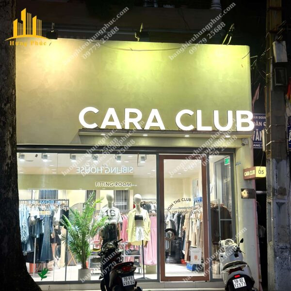 Mẫu bảng hiệu shop quần áo nữ cá tính với chữ nổi và họa tiết trang trí độc đáo