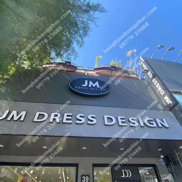 Mẫu biển quảng cáo cửa hàng quần áo nam đơn giản mà sang trọng, chữ nổi trên nền tối