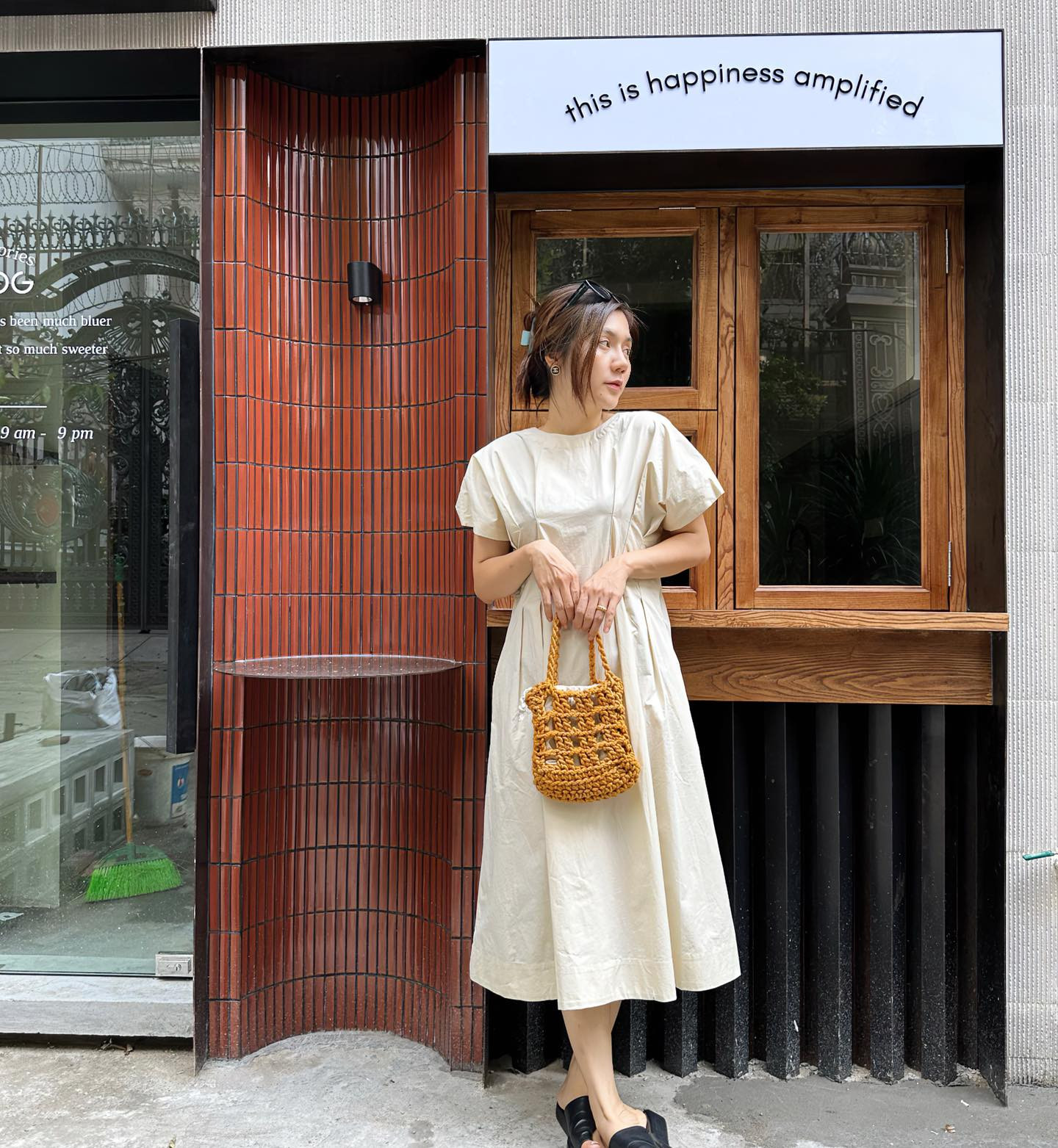 Mẫu váy suông màu be nhẹ nhàng, nữ tính tại Charlott Shop