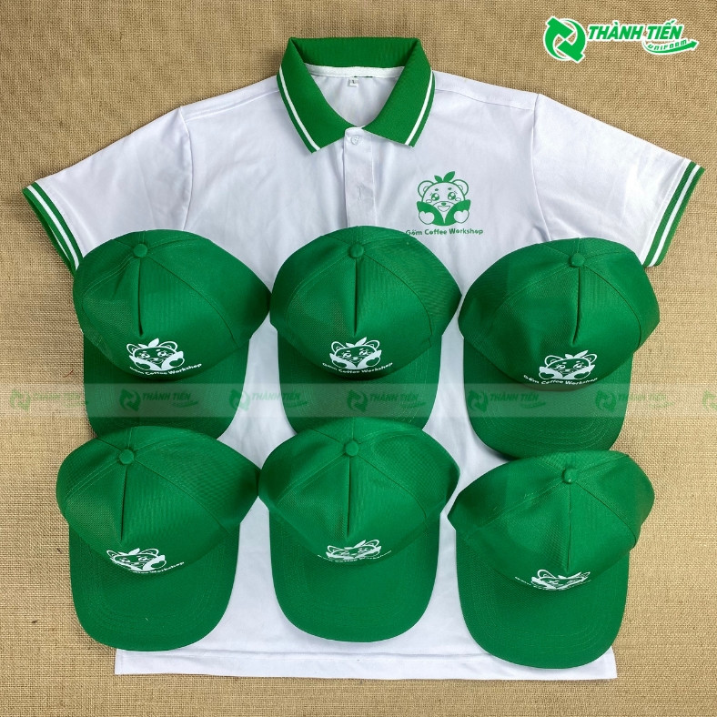 Nón kết đồng phục màu đen với logo trắng nổi bật, phụ kiện hoàn hảo cho các hoạt động ngoài trời và sự kiện công ty