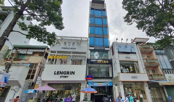 Phố Trần Quang Diệu, Quận 3 với nhiều shop quần áo thời trang hợp mốt và giá cả phải chăng