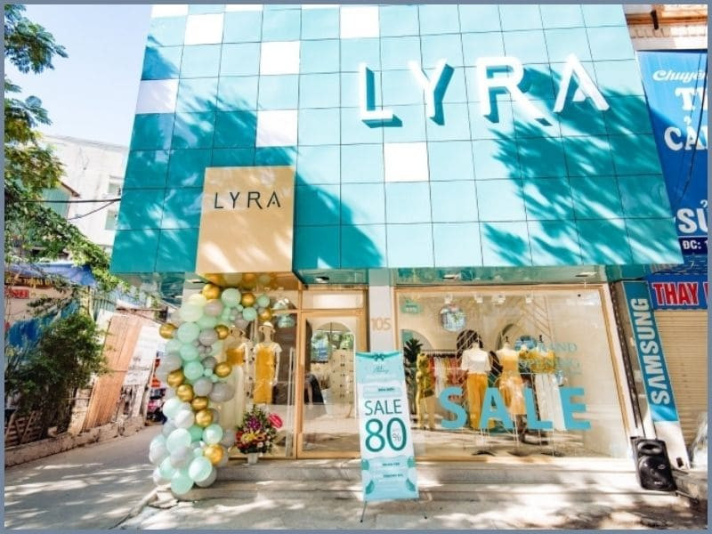 Phong cách tối giản nhưng không kém phần quyến rũ với thiết kế váy liền thân của Lyra, mang đến vẻ đẹp tinh tế cho cô nàng công sở