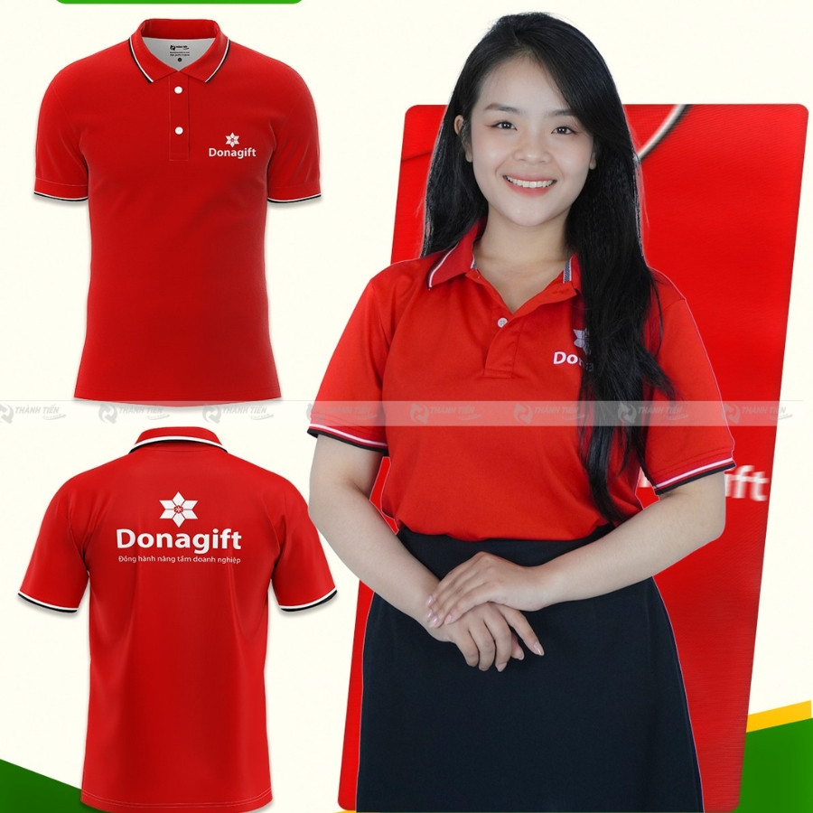 Thiết kế áo polo đồng phục công ty màu xanh dương nhạt với logo thêu tinh tế, tạo vẻ ngoài lịch sự và năng động