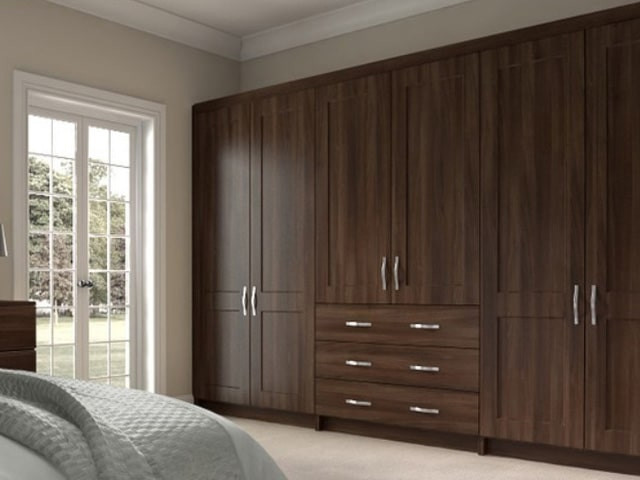 Tủ quần áo 6 buồng đẹp gỗ óc chó tự nhiên, thiết kế sang trọng, vân gỗ nổi bật.