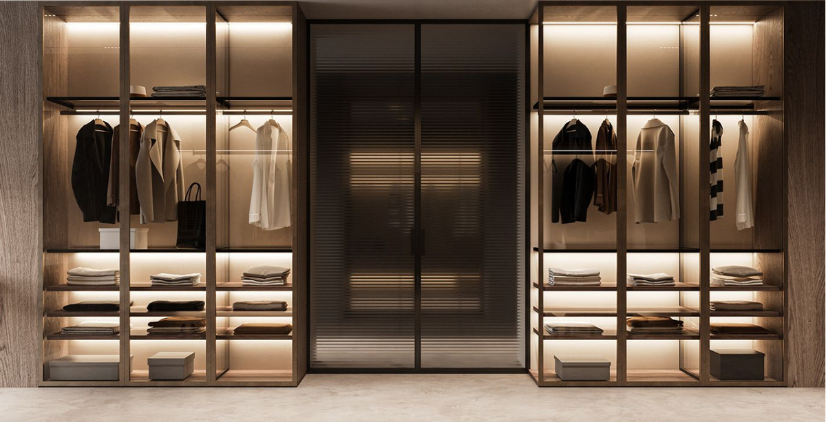 Tủ quần áo nhôm hệ 55 giả vân gỗ màu nâu trầm ấm, mang vẻ đẹp tự nhiên và cảm giác gần gũi, phù hợp với phong cách nội thất cổ điển.