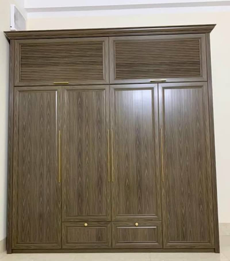 Tủ quần áo nhôm vân gỗ với chi tiết lam chớp trang trí độc đáo