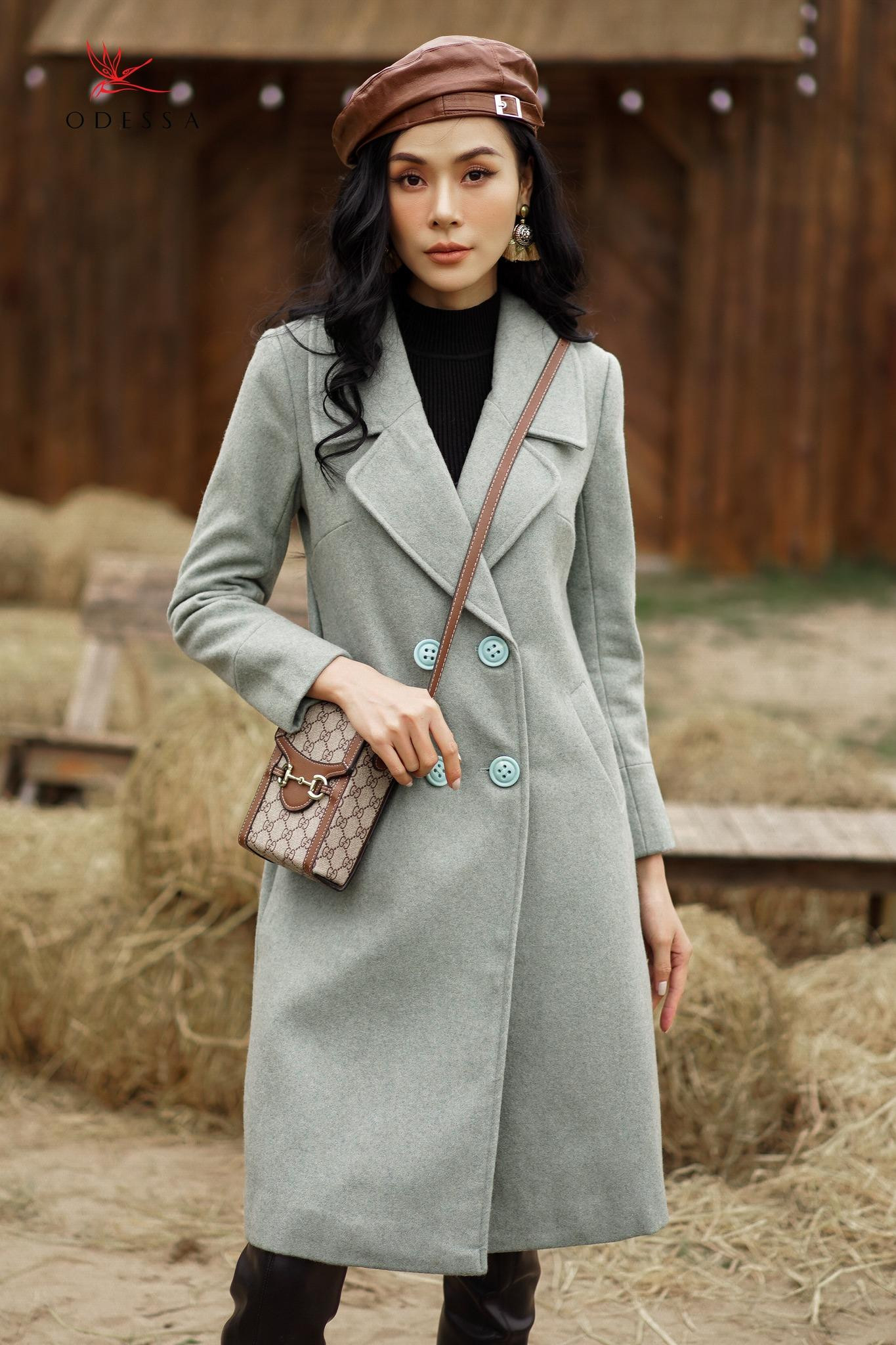 Áo choàng ấm áp và trendy, thể hiện sự tinh tế trong thiết kế của Odessa
