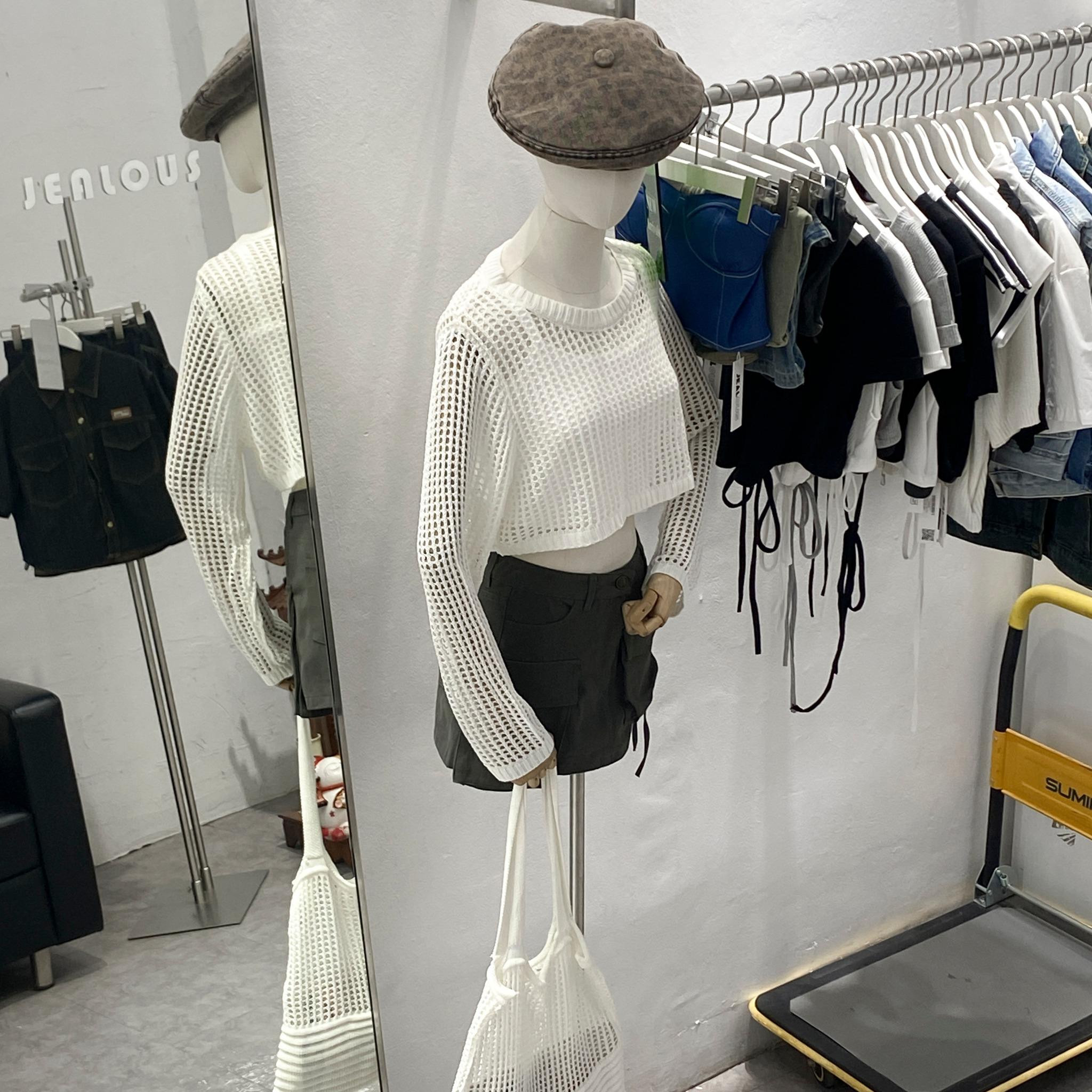 Áo lưới phối croptop mang đến vẻ ngoài năng động và phá cách tại Jealous House