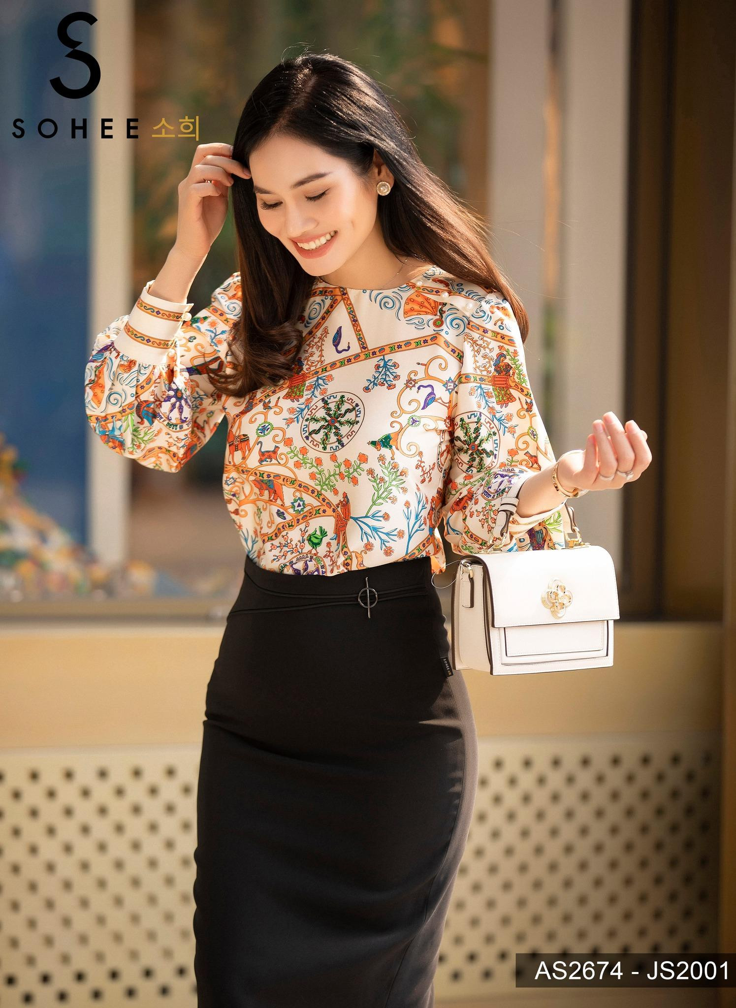 Áo sơ mi họa tiết mix cùng chân váy siêu xinh