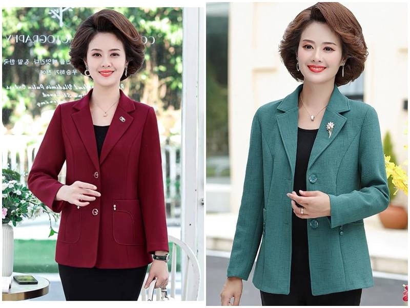 Áo vest màu nâu đất lịch sự kết hợp với áo trắng bên trong, phù hợp cho phụ nữ trung niên tham dự sự kiện quan trọng