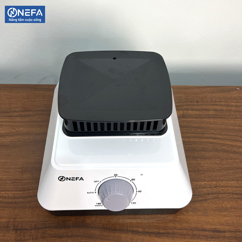 Bảng điều khiển cơ của tủ sấy quần áo Nefa NFS01 dễ sử dụng và hẹn giờ linh hoạt