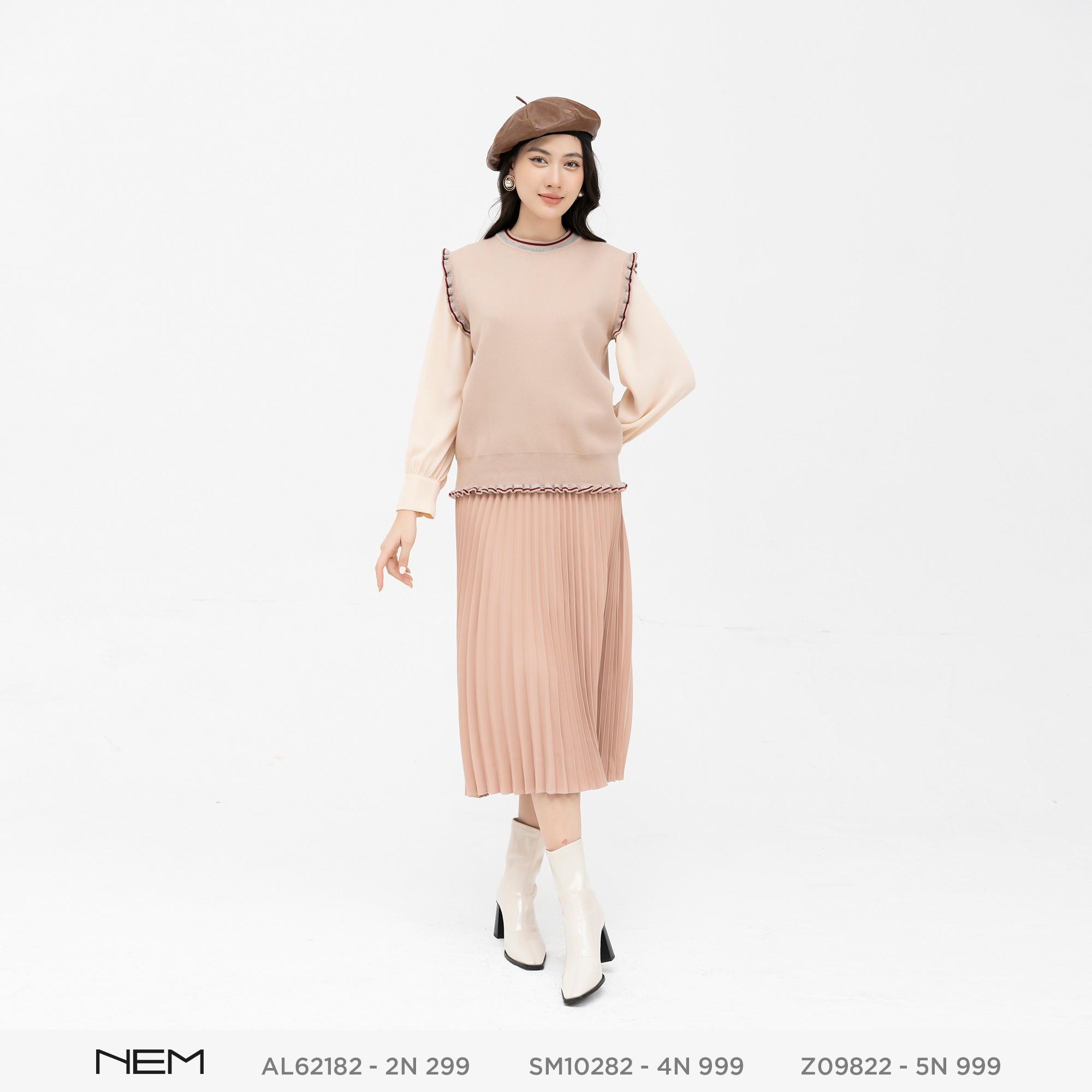 Bộ đôi áo gile và sơ mi thanh lịch, thích hợp cho thời tiết se lạnh tại Hạ Long