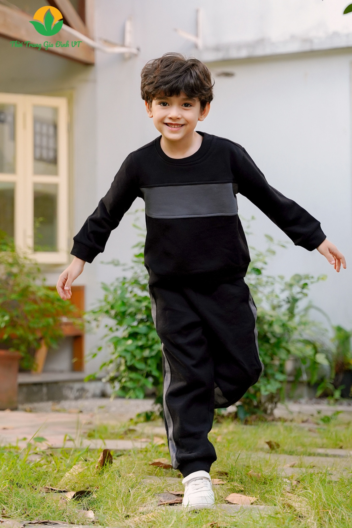 Bộ quần áo nỉ màu xám be cho bé trai năng động, giữ ấm mùa đông