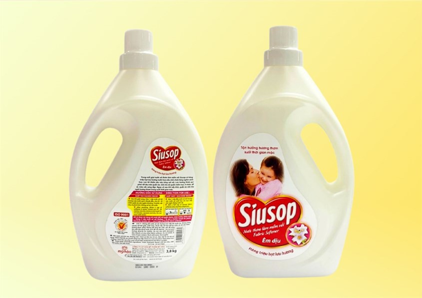 Các sản phẩm dầu xả quần áo Siusop với công nghệ hạt lưu hương tiên tiến, đảm bảo hương hoa thanh khiết bền lâu.