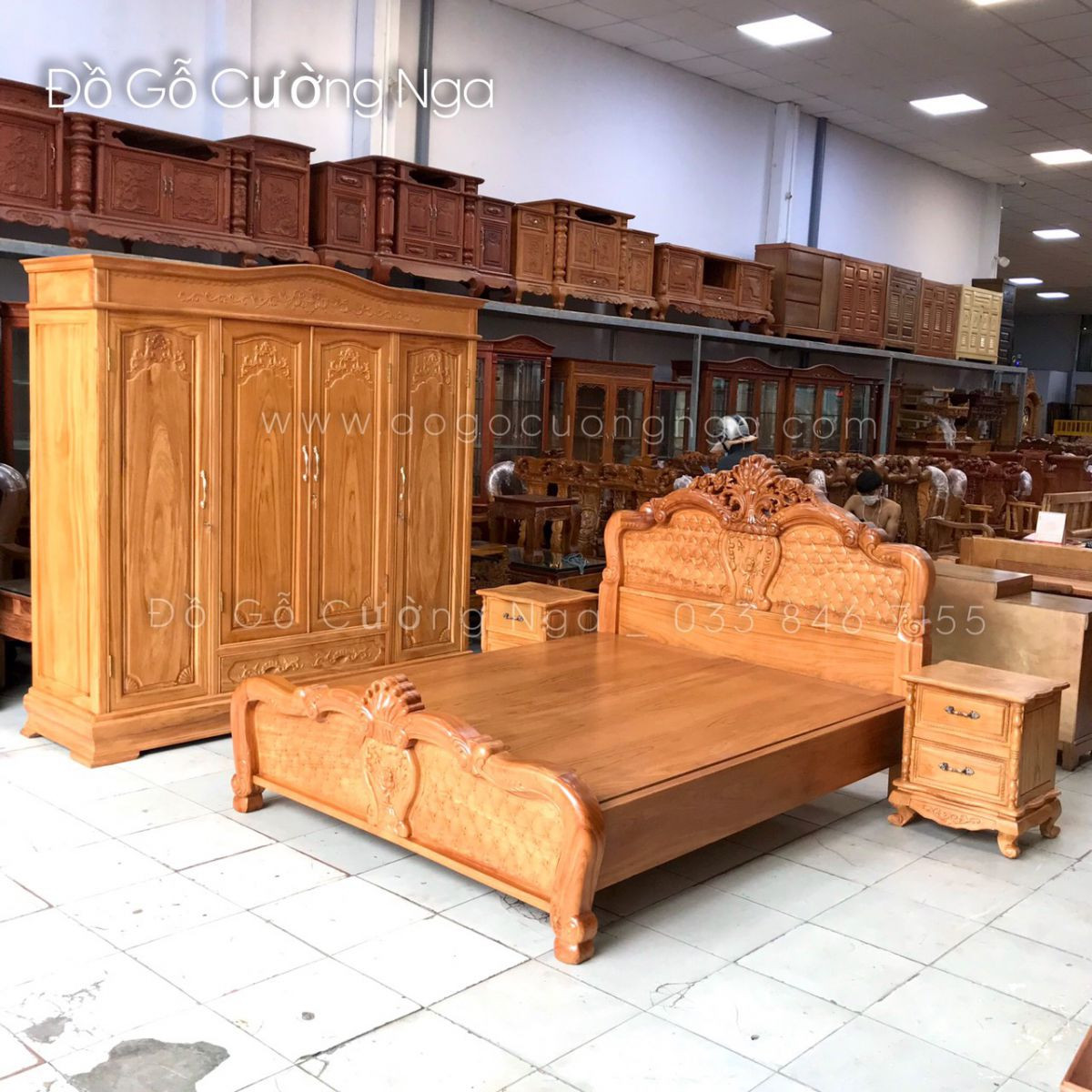 Chi tiết tủ quần áo gỗ gõ đỏ với các đường vân tự nhiên