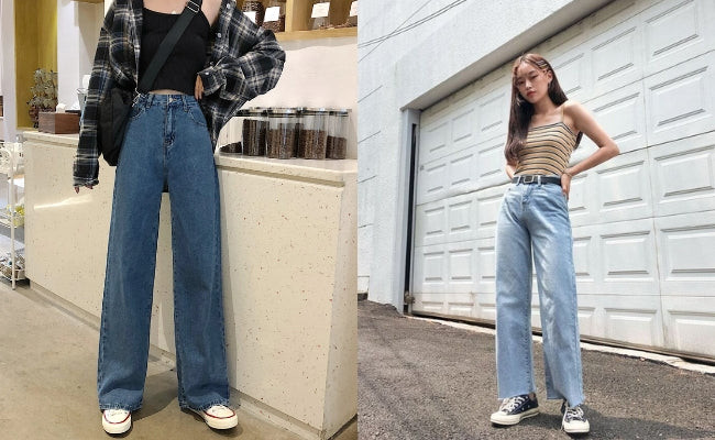 Cô gái trẻ trung phối áo croptop trắng với quần kaki ống rộng cạp cao và giày sneaker thể thao, tạo phong cách năng động dạo phố