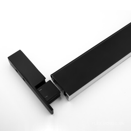 Đèn LED thanh tích hợp vào thanh treo quần áo Imundex, có cảm biến, giúp chiếu sáng tự động bên trong tủ khi mở cửa.