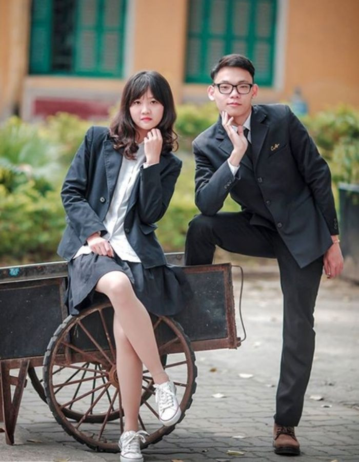 Đồng phục quần tây áo trắng học sinh THCS Chu Văn An với phong cách truyền thống, thanh lịch