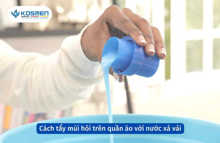 Dùng nước xả vải để tẩy mùi hôi trên quần áo, mang lại hương thơm dễ chịu và giữ vải mềm mại.