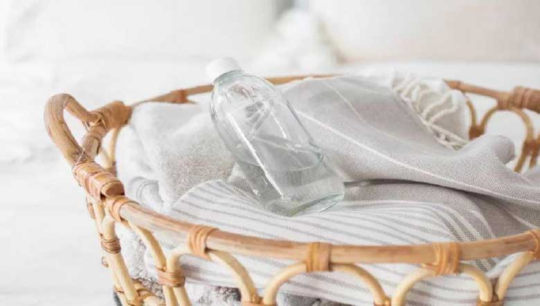 Hướng dẫn xử lý quần áo lem màu bằng giấm trắng tự nhiên