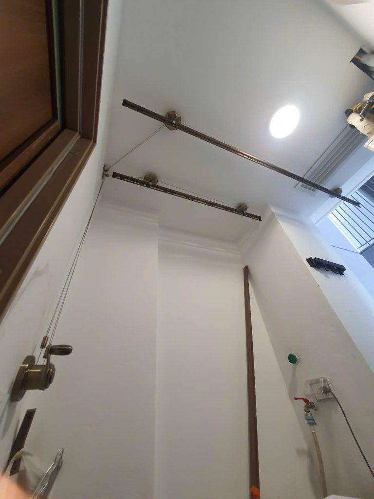 Khung phơi quần áo thông minh Hòa Phát mang lại sự tiện nghi và vẻ đẹp hiện đại cho khu vực ban công gia đình.