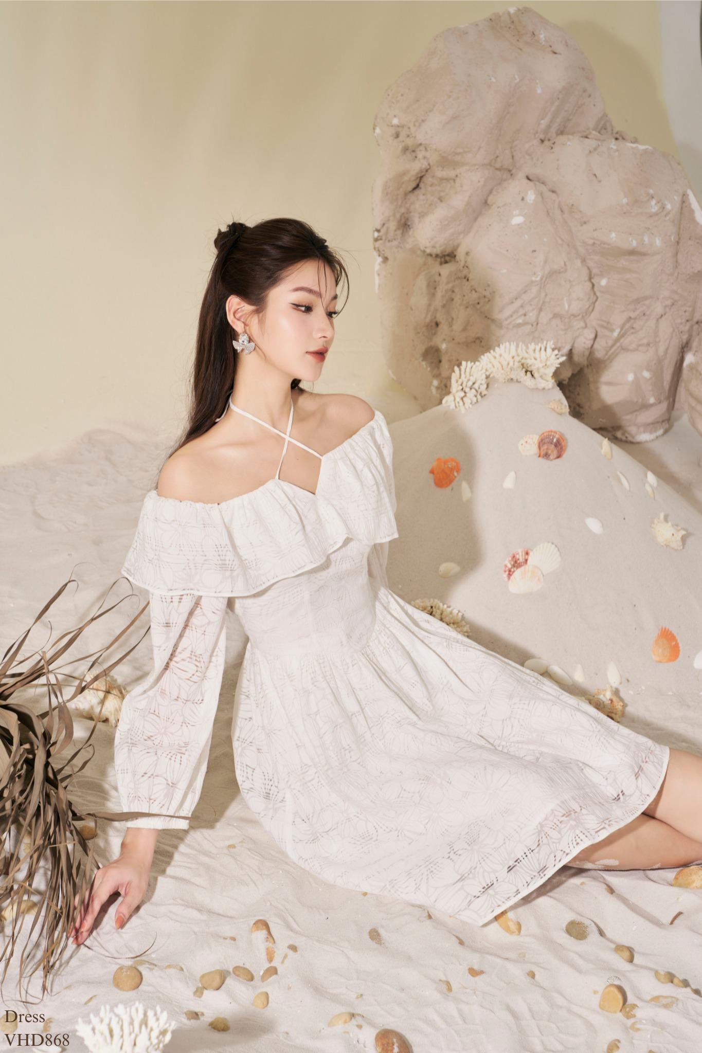 Mẫu áo trễ vai quyến rũ, khoe vẻ đẹp thanh thoát của phái nữ tại Tiin Store