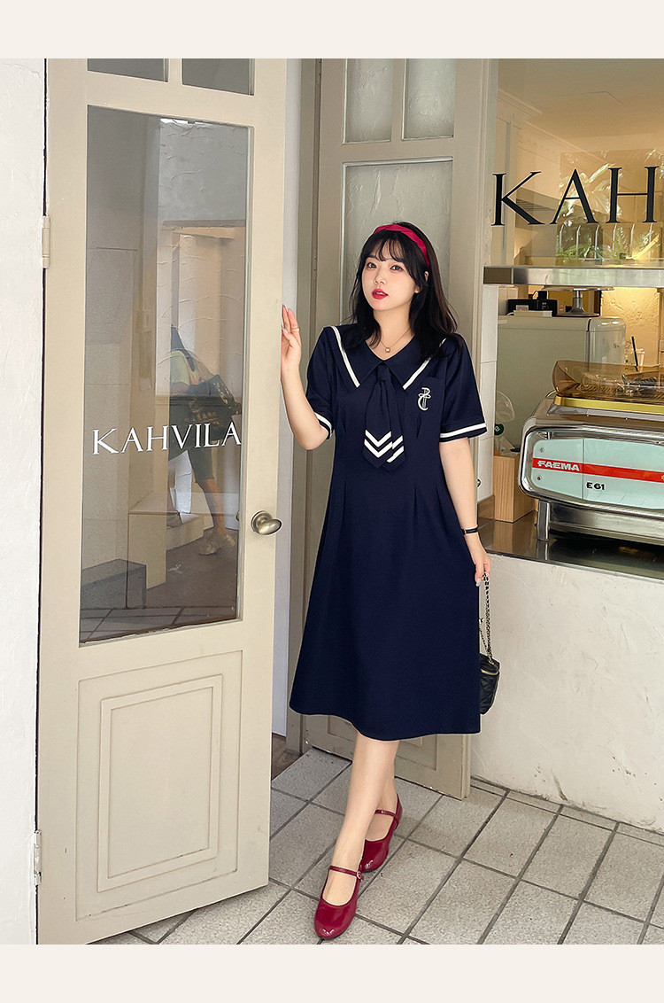 Mẫu đầm bigsize phong cách thủy thủ với chi tiết cổ áo độc đáo, tôn dáng tại Linh Style