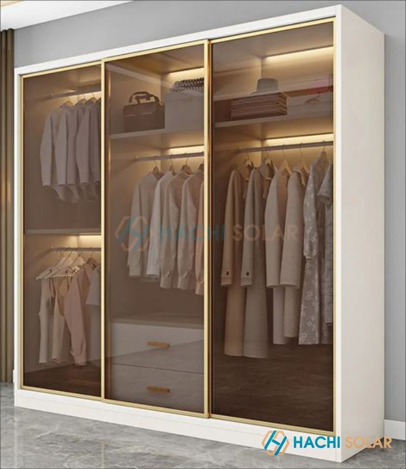 Mẫu tủ quần áo nhôm kính 3 buồng thiết kế tối giản, tích hợp ngăn kéo tiện lợi