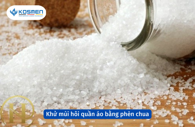 Phèn chua là nguyên liệu tự nhiên giúp khử mùi hôi quần áo, kháng khuẩn và giữ màu vải hiệu quả.