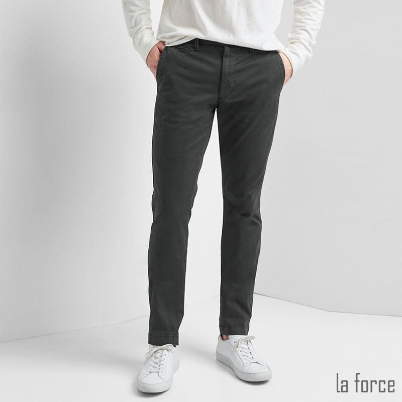 Phối đồ với quần kaki công sở lịch lãm và trẻ trung
