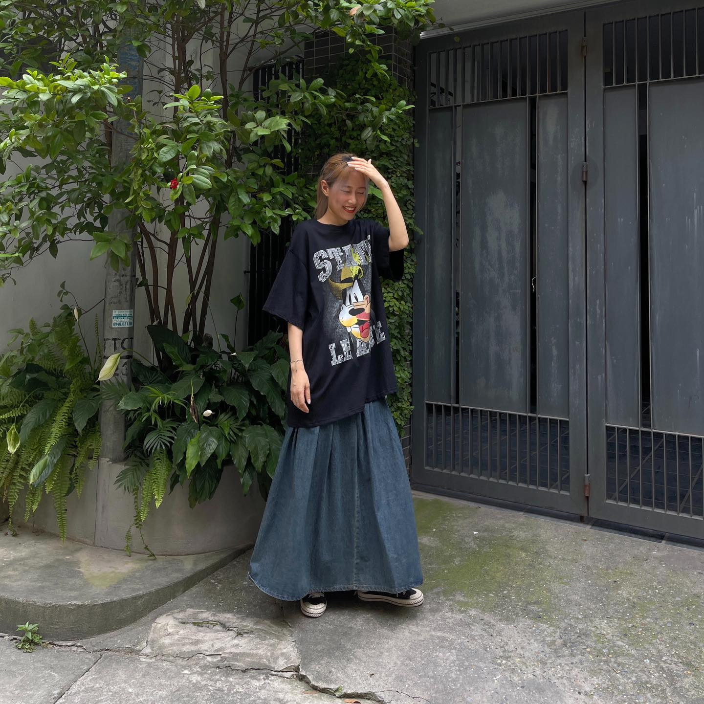 Phong cách trẻ trung với áo phông in họa tiết và chân váy jean năng động tại K.PEACE Đặng Văn Ngữ