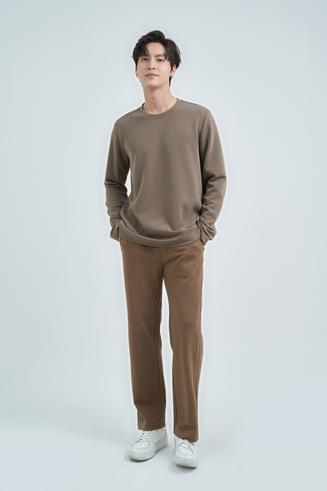 Quần áo nỉ nam cao cấp Krik form rộng màu be, thiết kế thoải mái, lý tưởng cho hoạt động ngoài trời.