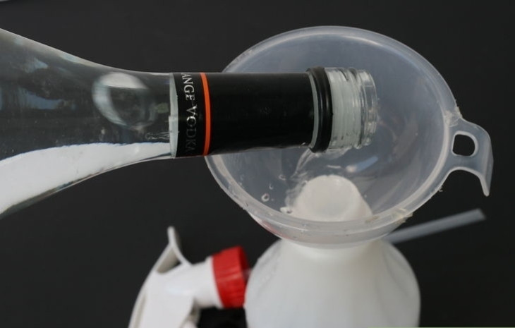 Rượu Vodka - Mẹo nhỏ giúp tẩy vết bẩn và làm trắng quần áo hiệu quả