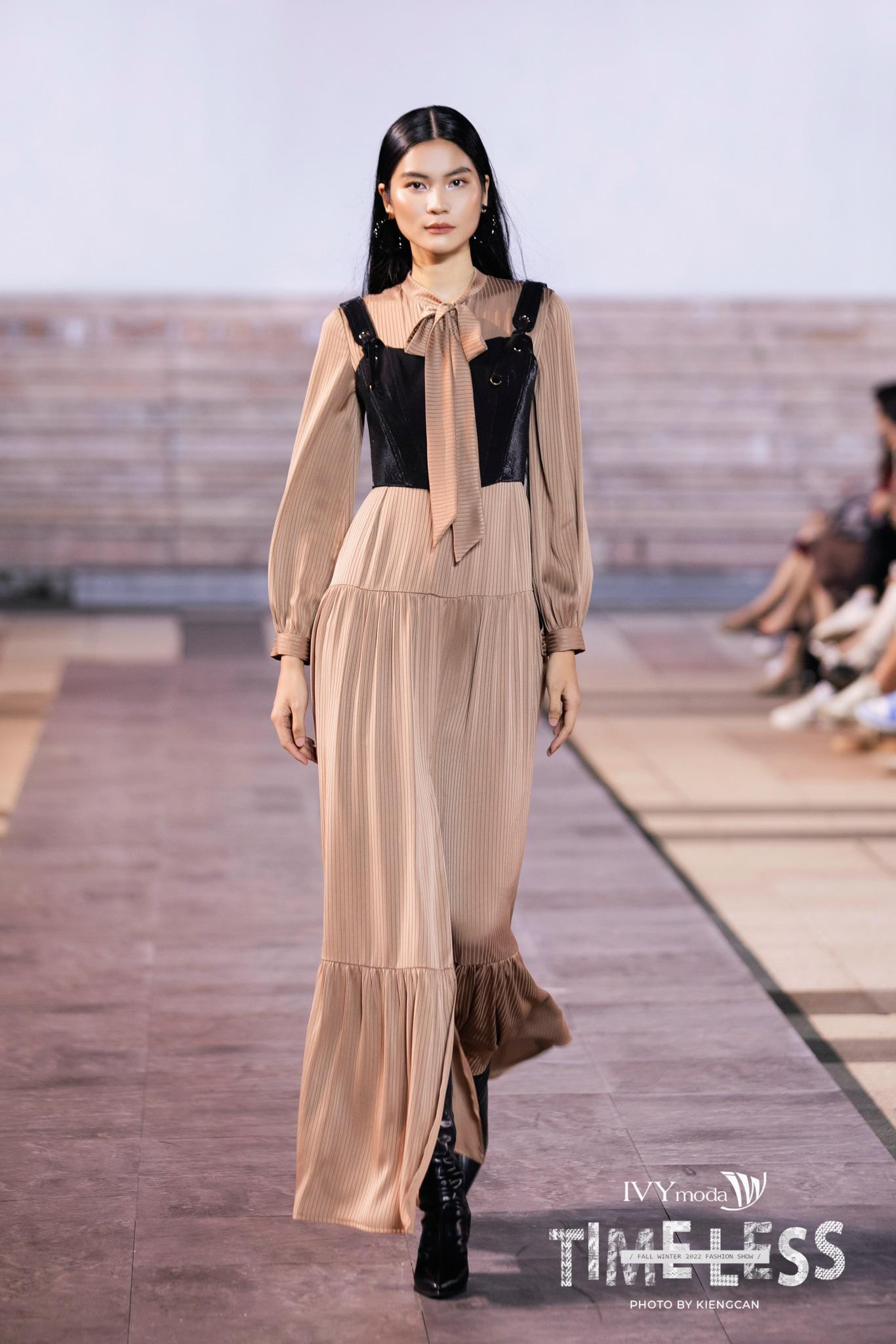 Set đồ đi chơi nữ tính và xinh đẹp, thể hiện gu thẩm mỹ của Ivy Moda