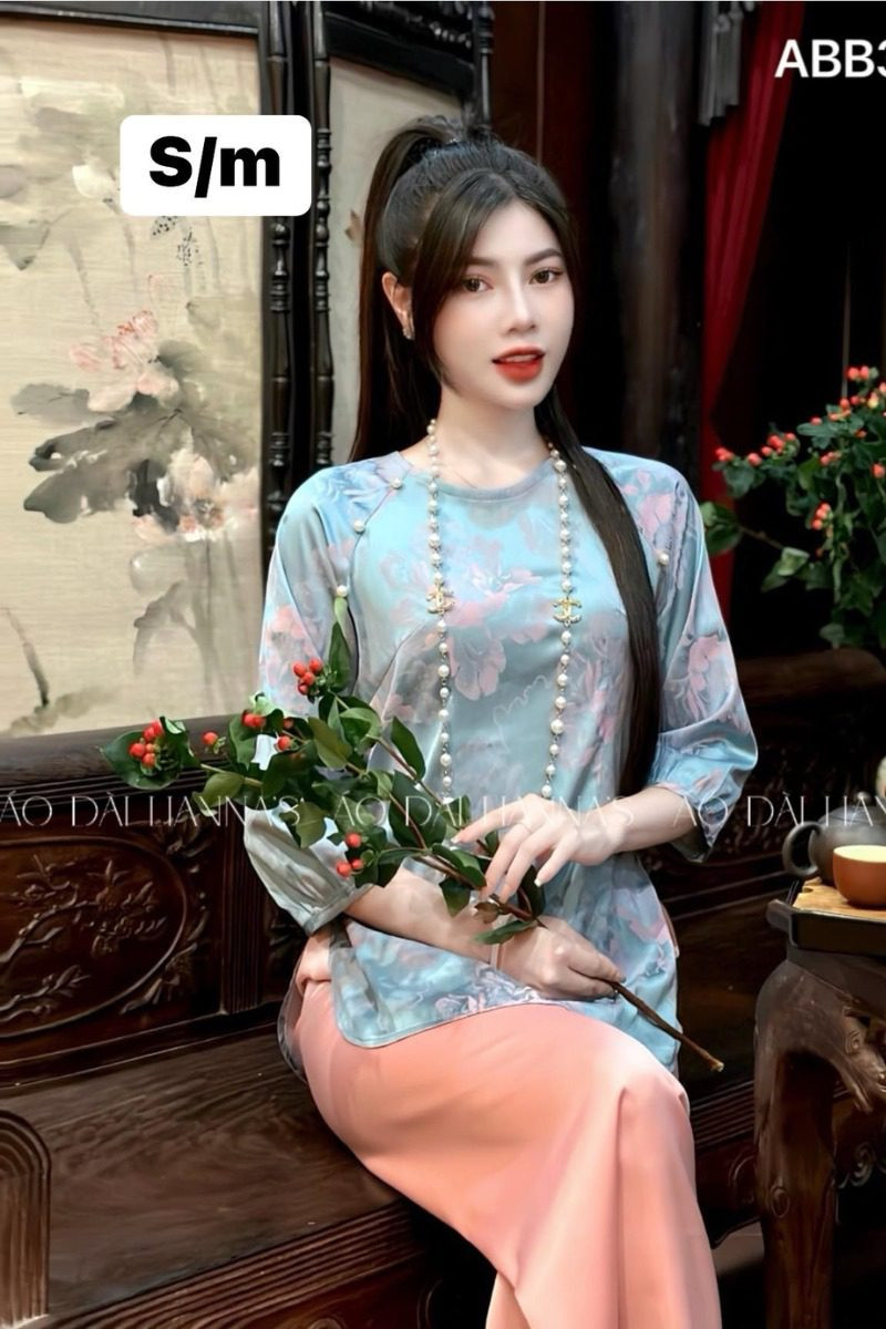 Showroom của Áo dài Lianna trưng bày đa dạng các mẫu quần áo bà ba nữ cách tân, thể hiện sự uy tín và chất lượng của thương hiệu