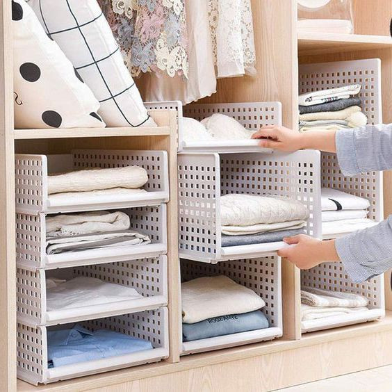 Tủ đựng quần áo mini với không gian lưu trữ hạn chế, không phù hợp cho người có nhiều quần áo và vật dụng cá nhân lớn.