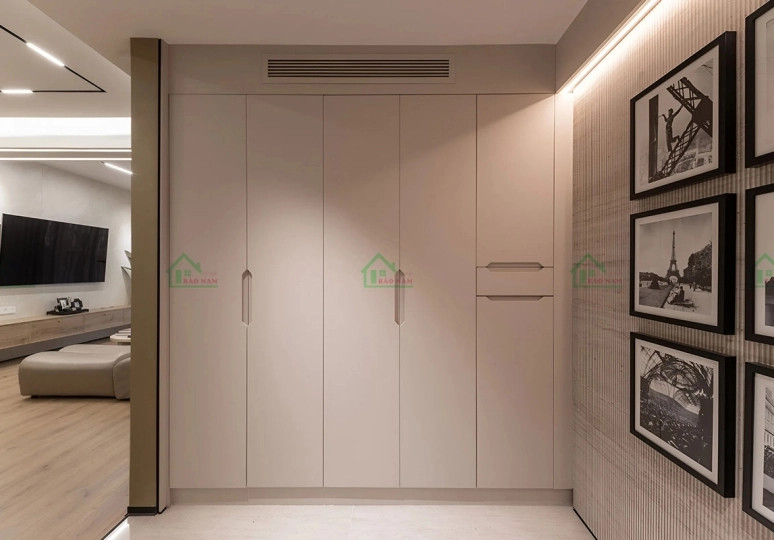 Tủ quần áo âm tường hiện đại Bảo Nam màu trắng sữa, tối ưu không gian phòng ngủ.