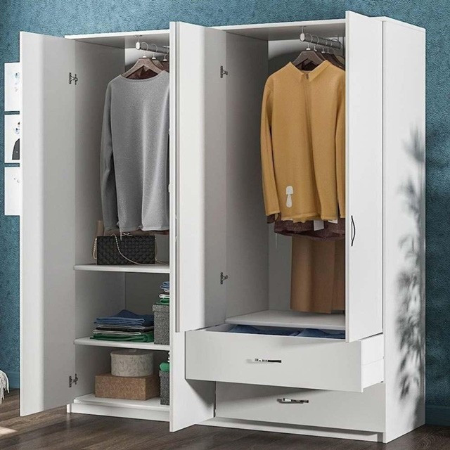 Tủ quần áo gỗ tự nhiên màu nâu ấm áp trong không gian cổ điển